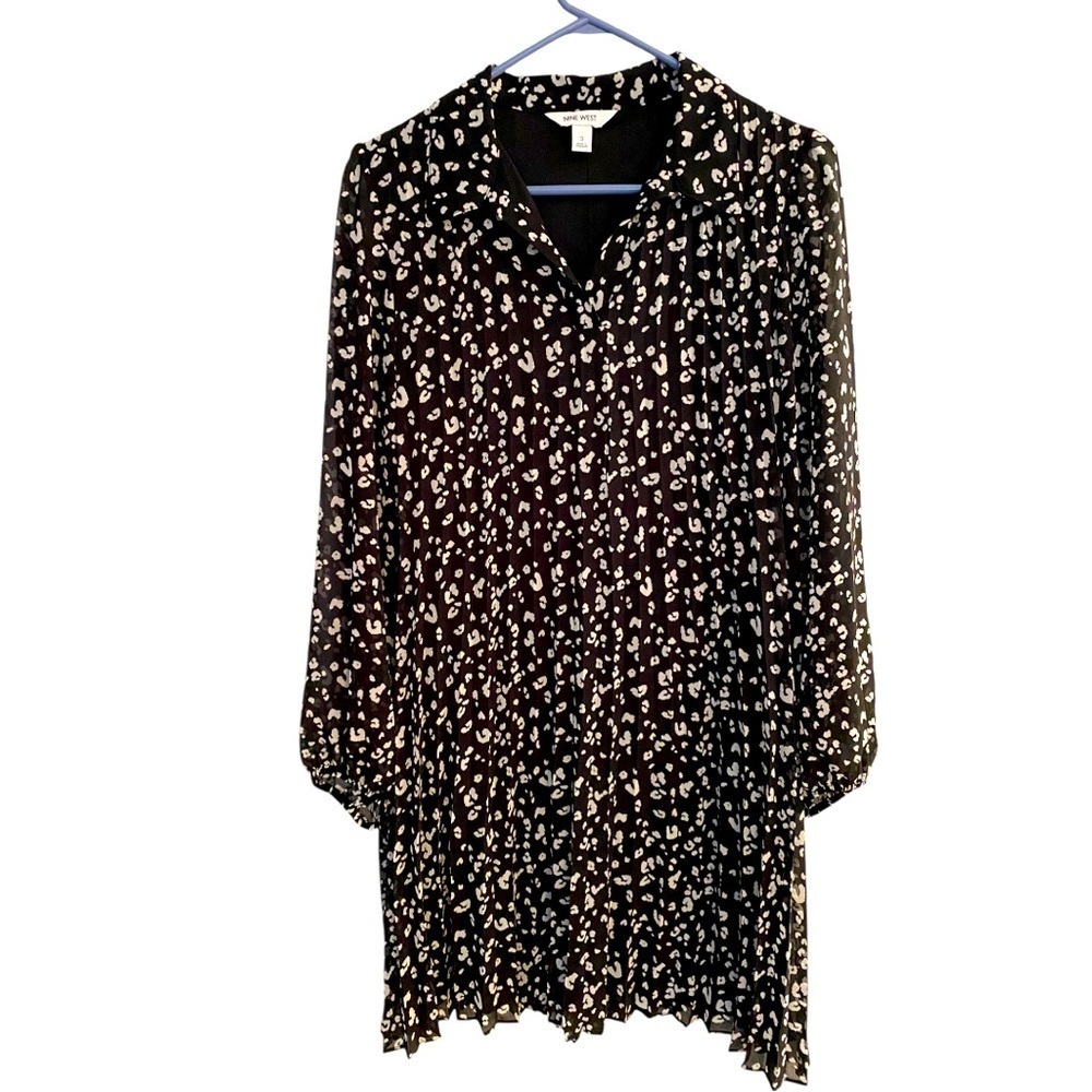 Nine West Black and White georgette collar pleated dress long sleeves 
Small
C